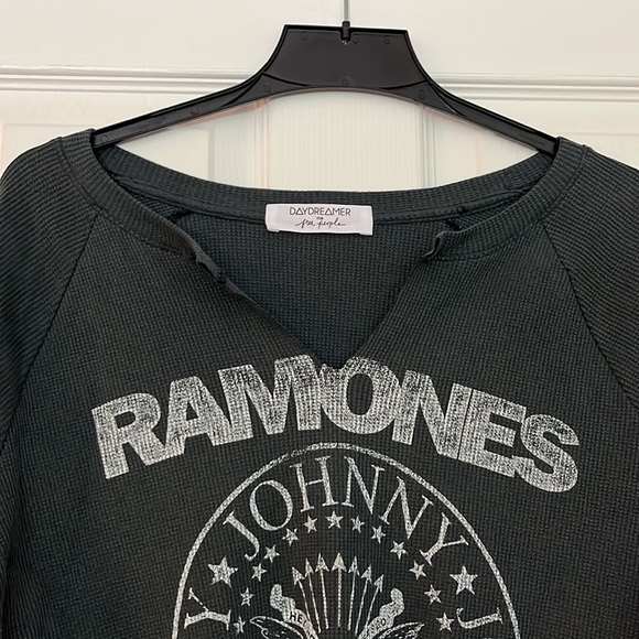 Daydreamer LA Ramones Crest Notch Neck Thermal Tee Size Medium - Picture 3 of 8